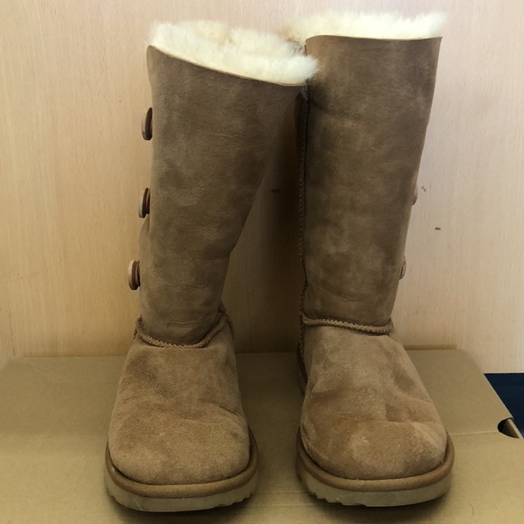 UGG K Bailey Button Triplet II, Size 5 - Picture 2 of 10